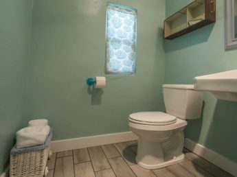 simple clean coastal room bathroom